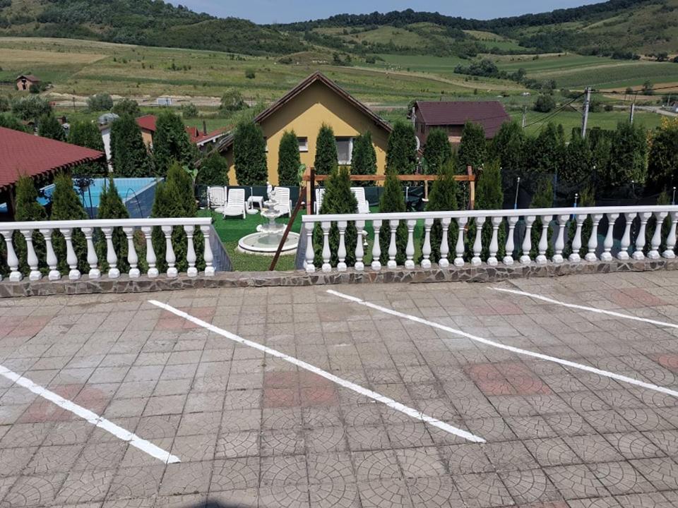 Отель Stars Livezeni Ivanesti Экстерьер фото